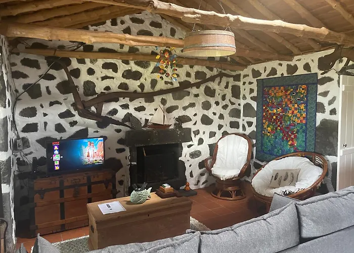 Vakantiehuis Casa Do Carregadouro - Seaside Retreat São Roque do Pico